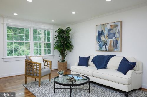 2405 Blue Valley Dr, Silver Spring MD 20904-5206 exterior