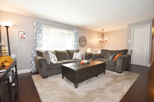 102 Loire Vly Dr, Pittsburgh PA 15209-1018 exterior