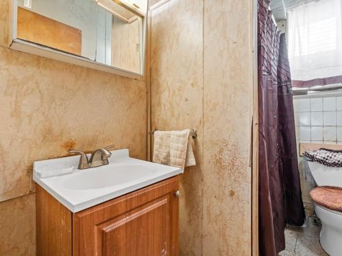 659 Manton Ave, Providence RI 02909-5648 exterior