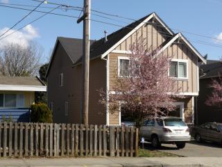 452 Taylor Pl, Seattle, WA 98057-3426