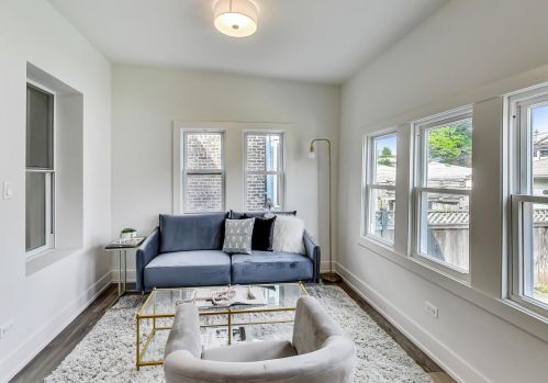 2830 Barry Ave, Chicago IL  60618-7016 exterior