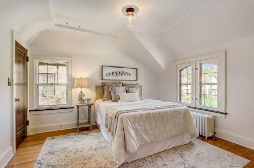 5347 Berkeley Blvd, Milwaukee WI 53217-5138 exterior