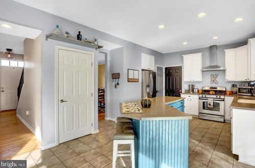 1942 Oak Hills Dr, Hanover PA 17331-9441 exterior