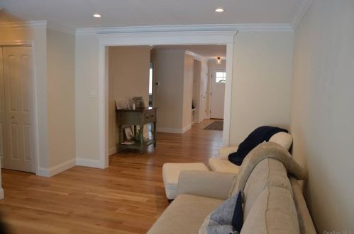 14 Nehring Ave, Babylon NY 11702-2426 exterior