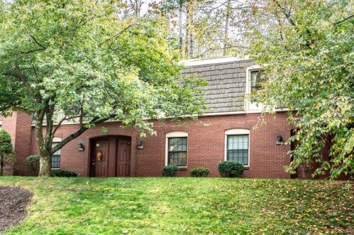 404 Country View Ct, Pittsburgh, PA 15205-1608