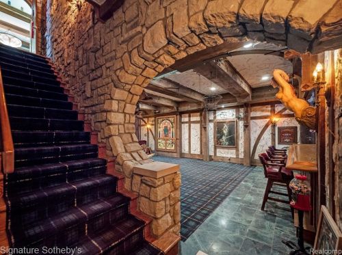 2009 Victoria Hl, Rochester MI exterior