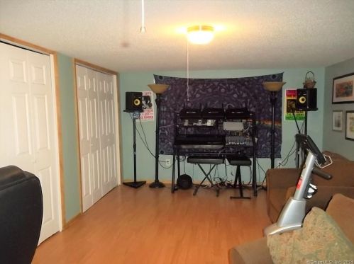 139 Sheridan Rd, Enfield CT 06082-4127 exterior