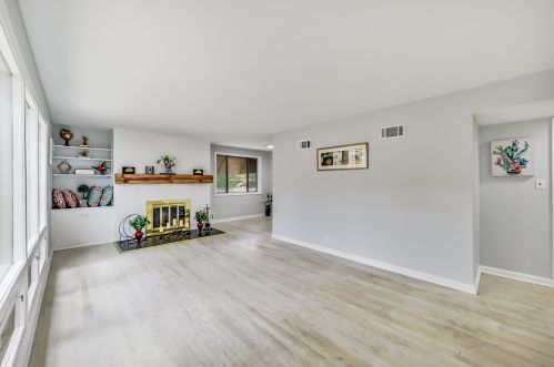 6878 Lehigh Ave, Chicago IL  60646-1406 exterior