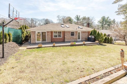 8 Charmian St, Huntington Station NY 11746-3517 exterior