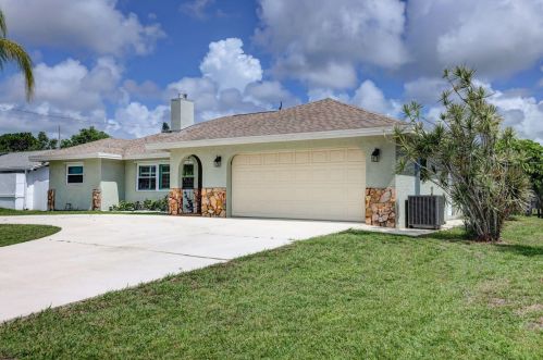 373 Bayview Ter, Fort Pierce, FL 34983-2113