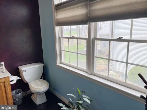 1011 Lehn Dr, Lancaster PA 17601-4884 exterior