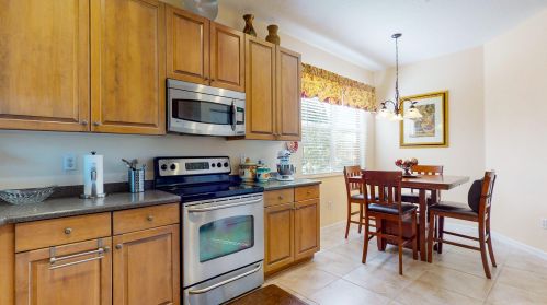 10051 Chadwick Dr, Fort Pierce FL 34987-2418 exterior