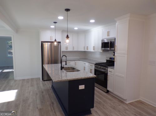 3811 Crosby Dr, Atlanta GA 30331-3432 exterior