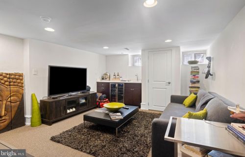 2137 Christian St, Philadelphia PA  19146-1209 exterior