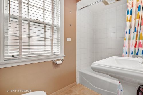 5656 Kenneth Ave, Chicago IL  60646-5906 exterior