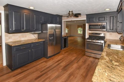 38 Monroe Rd, Enfield CT 06082-5335 exterior