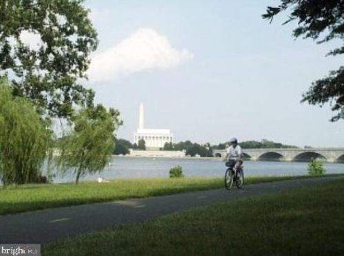 1800 Mount Vernon Ave, Alexandria VA  22301-1724 exterior