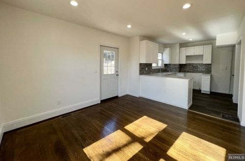 683 Ctr Ave, River Edge NJ 07661-2409 exterior