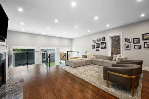 2208 Walton St, Chicago IL 60622-8696 exterior