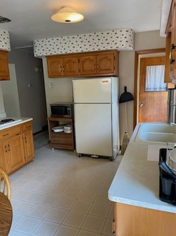 10621 Howard Ave, Milwaukee, WI 53228-1319