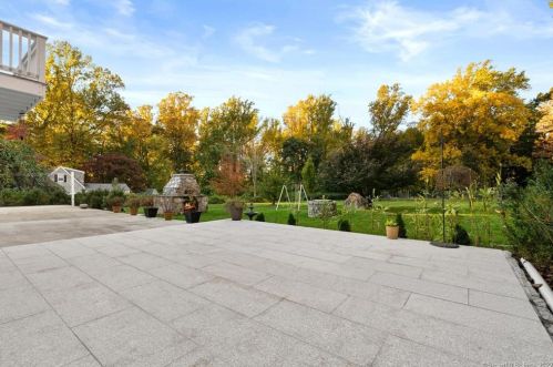 44 Nursery St, Norwalk CT 06850-1718 exterior