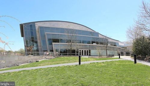 10201 Grosvenor Pl, Rockville MD  20852-4600 exterior