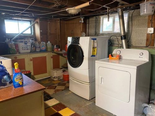 505 St, Milford CT 06461-2051 exterior