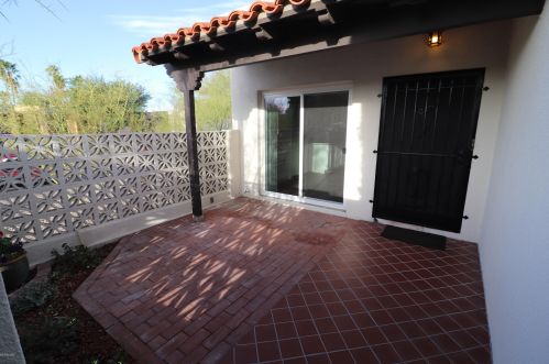 5820 Camino Esplendora, Tucson AZ  85718-4506 exterior