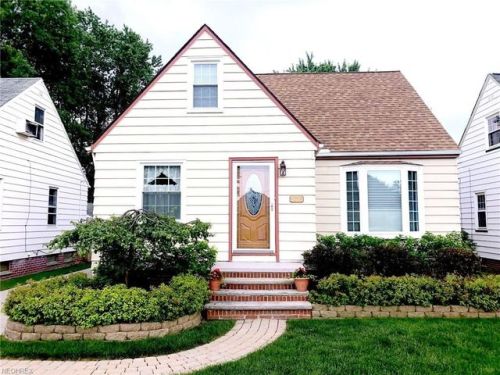 8215 Newport Ave, Cleveland, OH 44129-1338