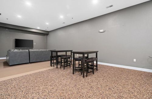 5370 Congress Ave, Madison WI 53718-2240 exterior