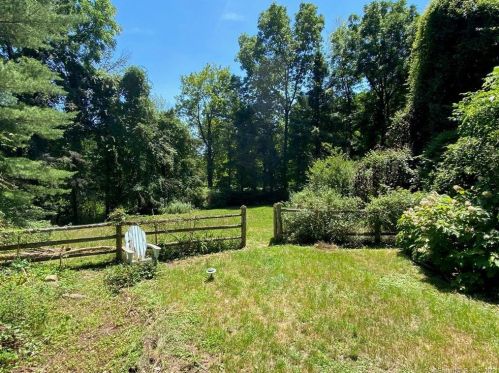 151 Salem Rd, Ridgefield CT 06877-3122 exterior