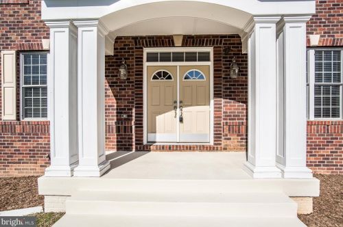 8106 Ashton St, Alexandria VA 22309-1345 exterior