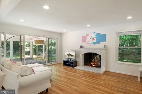 11120 Deborah Dr, Rockville MD  20854-2721 exterior