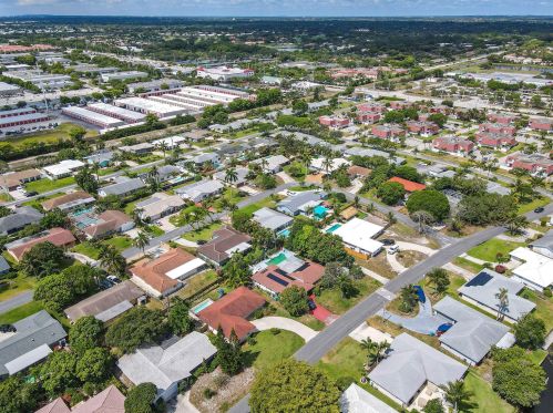 1330 27 Ave, Boynton Beach FL 33435-7529 exterior