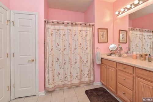 1108 Gatherings Dr, Paterson NJ 07508-1378 exterior