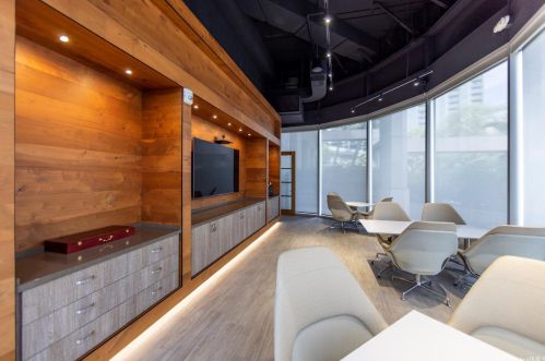 1888 Kalakaua Ave, Honolulu HI 96815-1510 exterior