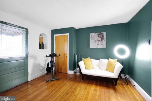 1433 Broad St, Philadelphia PA 19146-4808 exterior