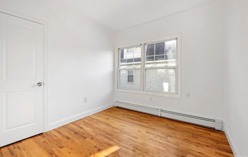 19 High St, Valley Stream NY 11581-1417 exterior