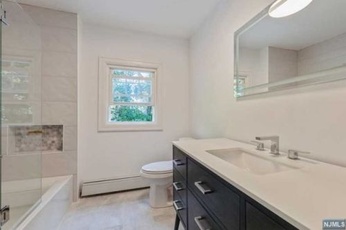 423 Forest Ave, Teaneck NJ  07666-2773 exterior