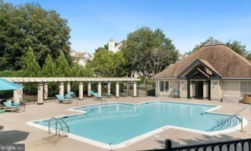 4501 Hazeltine Ct, Alexandria VA 22312-3202 exterior