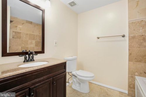 7813 Havenside Ter, Rockville MD 20855-2261 exterior