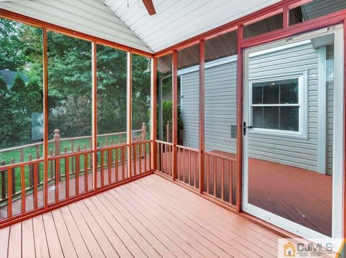 37 Carpenter Pl, Metuchen NJ 08840-2521 exterior