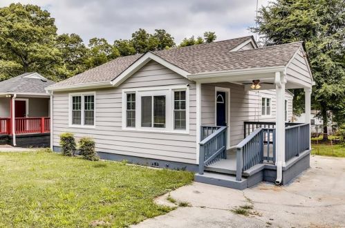 2417 Baker Rd, Atlanta, GA 30318-6137