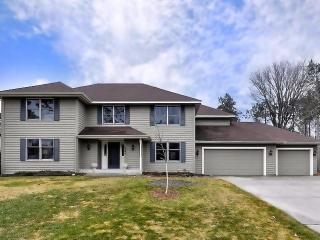 8242 Emerald Ln, Saint Paul, MN 55125-3325