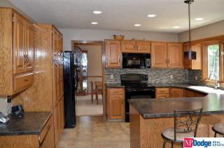 609 Michael Dr, Omaha, NE 68046-6056