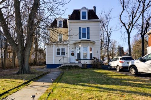 17 Lexington Ave, Montclair NJ  07042-4501 exterior