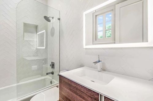 725 Londonberry Rd, Atlanta, GA 30327-4957