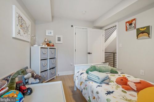 1733 Independence Ave, Washington DC  20003-1637 exterior