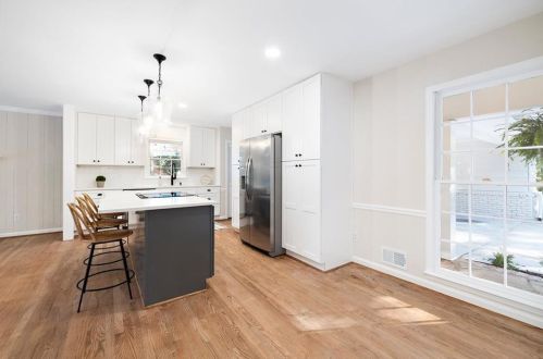 7330 Hunters Branch Dr, Atlanta GA  30328-1721 exterior