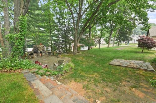 256 Autumn St, Manchester CT 06040-5553 exterior